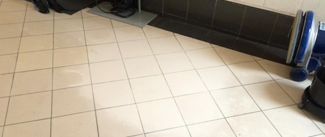 Čištění zátěžové dlažby